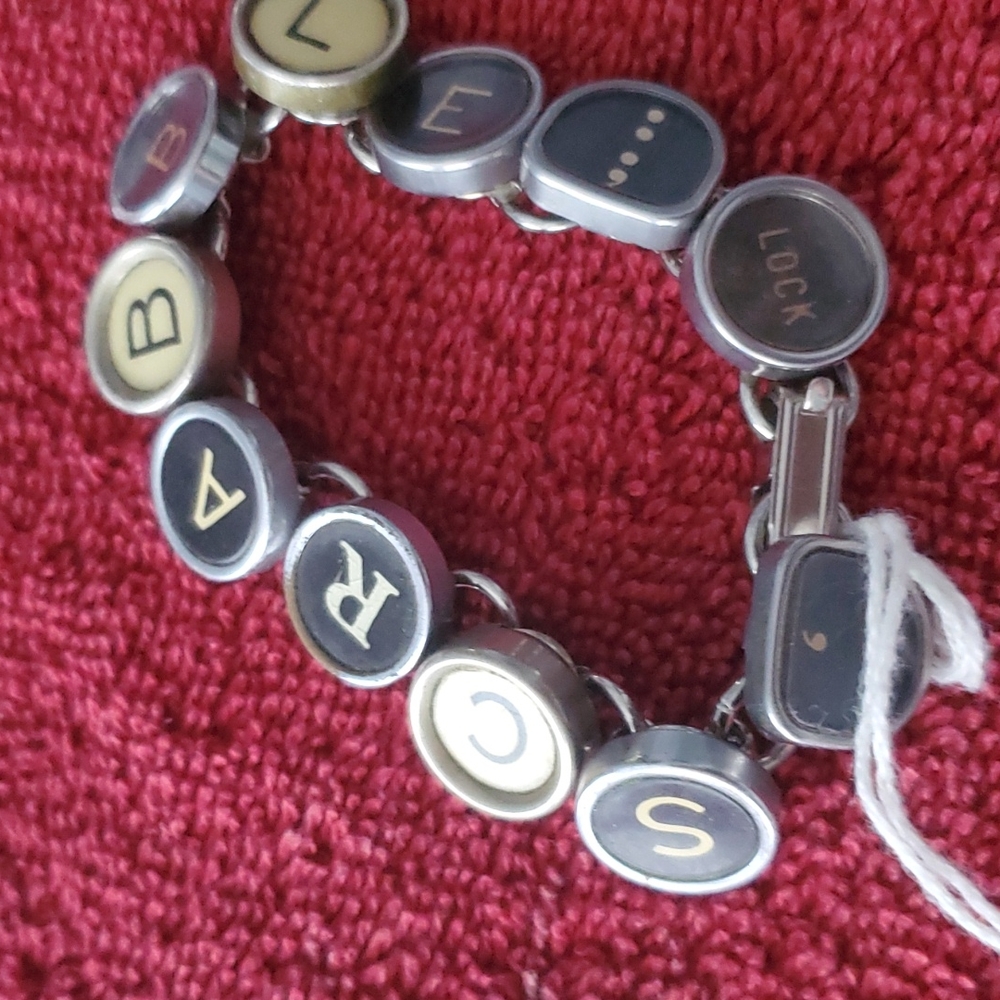 Boutique  gorgeous handmade bracelet typewrite keys so cool clasp to open tag 🎒